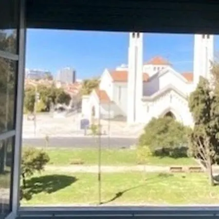 Ola ! Central Lightning Quiet View Garden 10mn Airport Lisbon