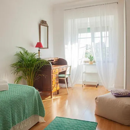 Ola ! Central Lightning Quiet View Garden 10mn Airport * Lisbon