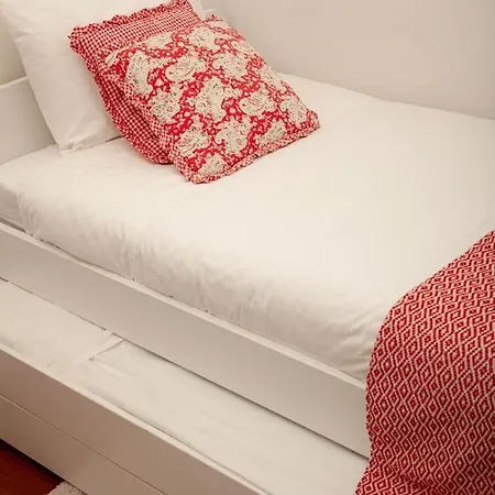 Apartment Ola ! Central Lightning Quiet View Garden 10mn Airport Lisbon
